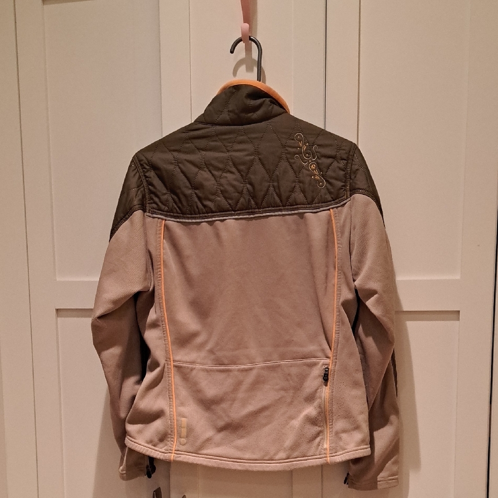 079 - Pearl Izumi Quilted And Fleece Jacket with Orange Trim And Lovely Detail. - Picture 6 of 7